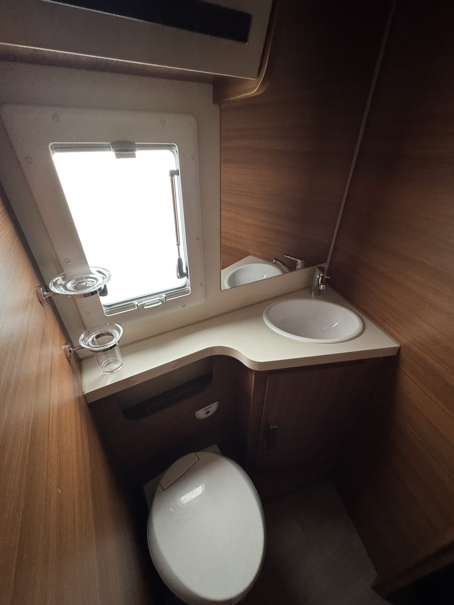 Baño autocaravana Elagh Baron 579