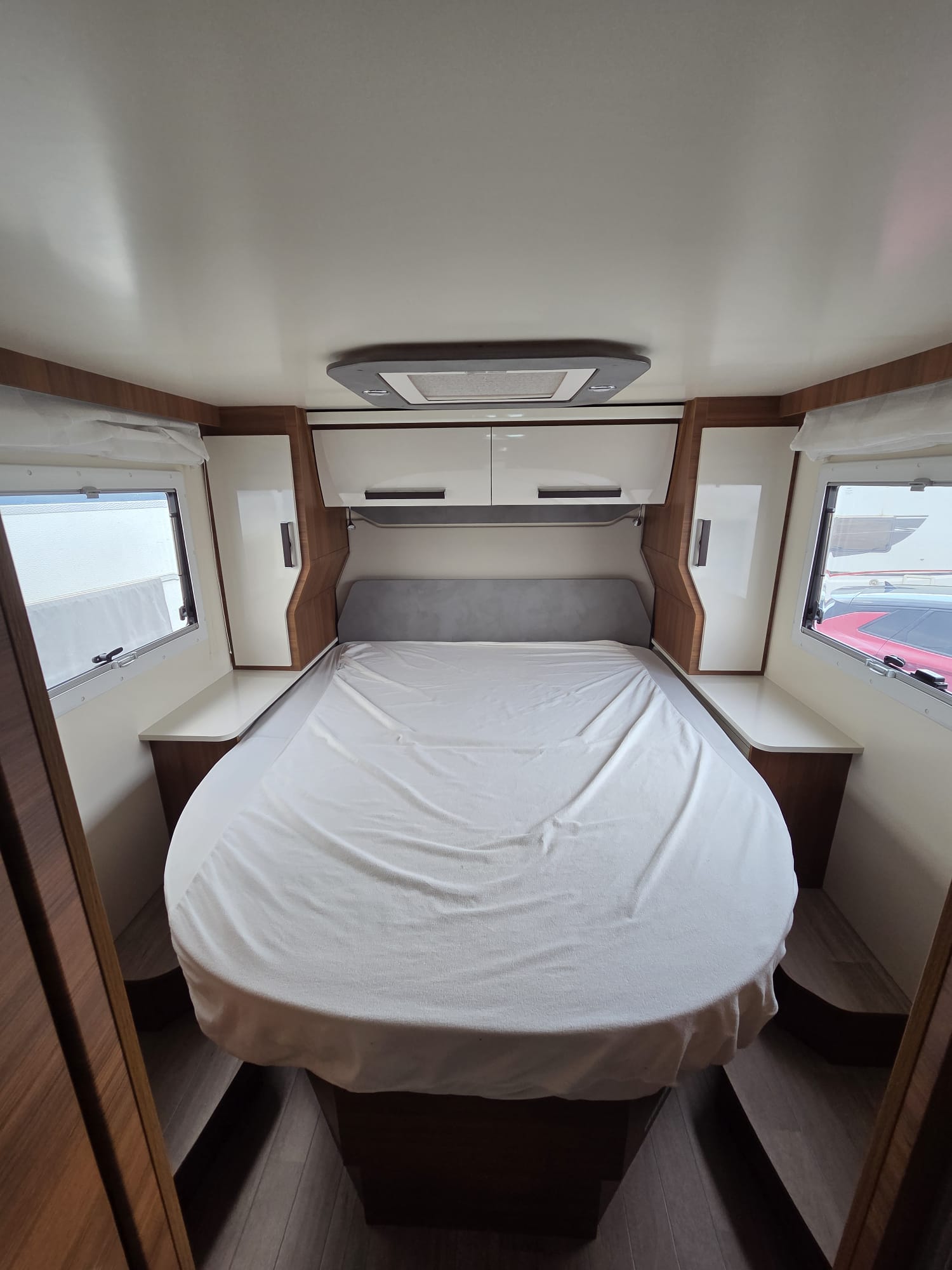 Cama Isla autocaravana Elagh Baron 579