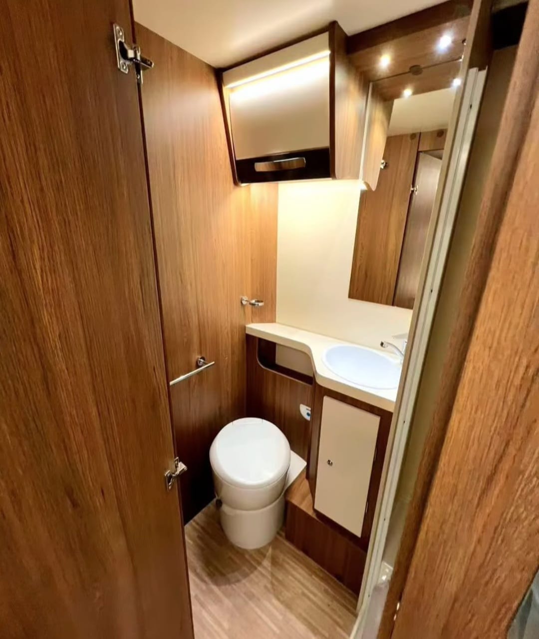Baño autocaravana Elagh Baron 20